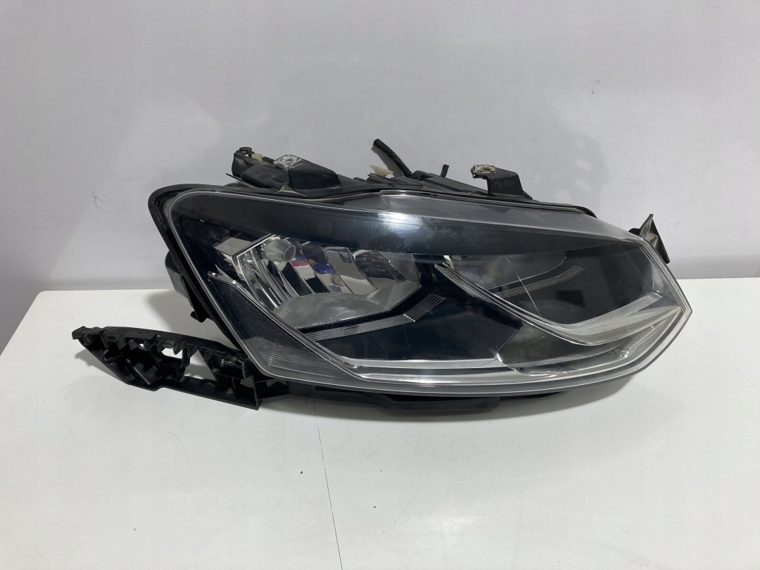 Lampa przednia prawa Volkswagen Polo 6C GTI 6C2941006A 1LB012034