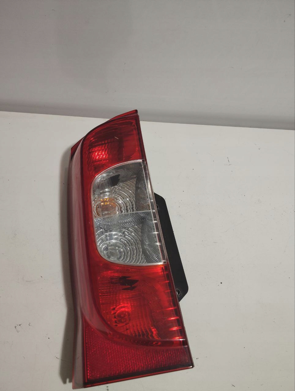 Lampa tylna lewa Peugeot Bipper 08