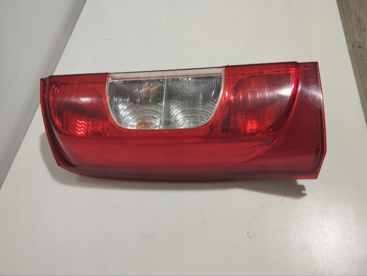 Lampa tylna lewa Peugeot Bipper 08 - zdjęcie 2