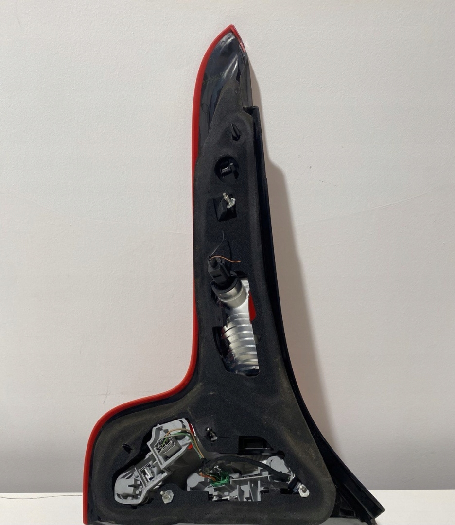 Lampa tylna prawa Volvo C30 2008 strona - zdjęcie 3
