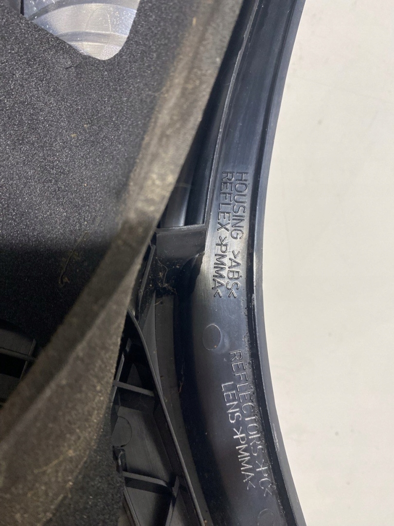 Lampa tylna prawa Volvo C30 2008 strona - zdjęcie 4