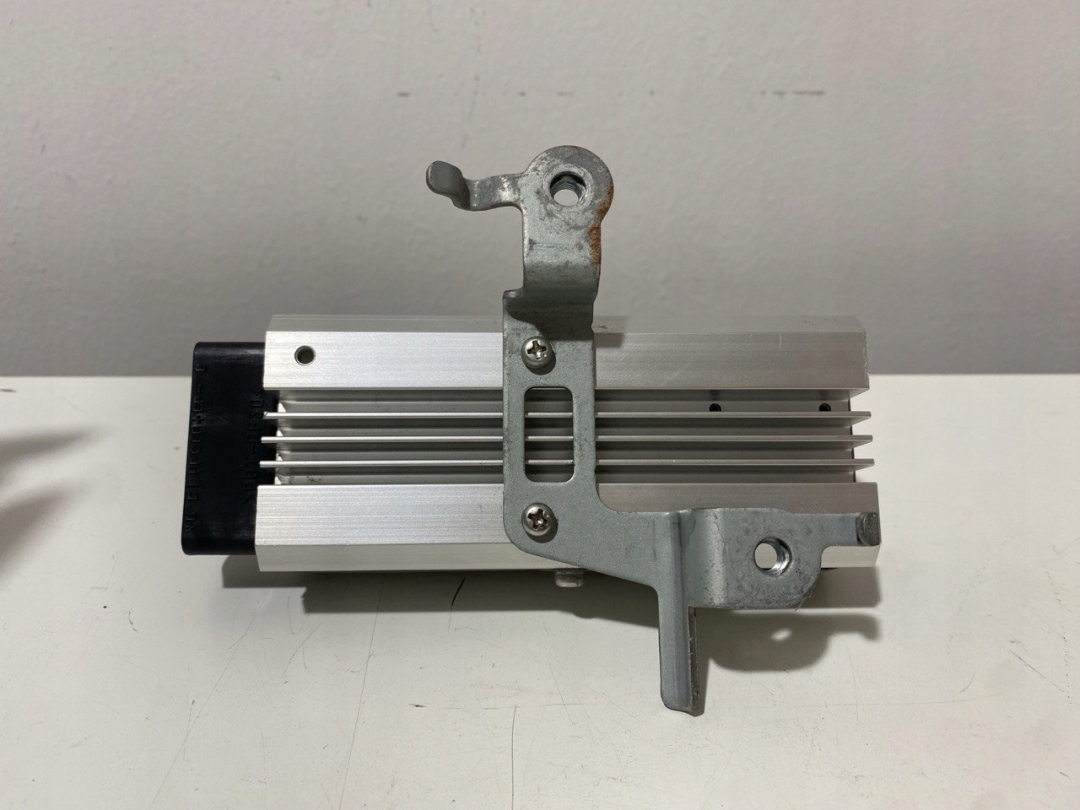 Nissan Juke 10-18 1, 6 sterownik POMPY paliwa 17001 1KA1A 1049930740 6 PIN - zdjęcie 3