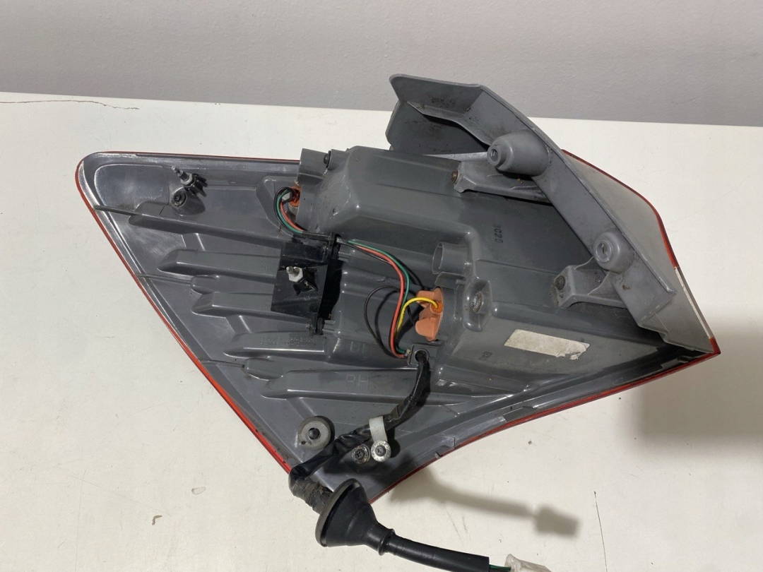 Lampy tylne Hyundai IX20 2014 prawa 924011K0 - zdjęcie 3