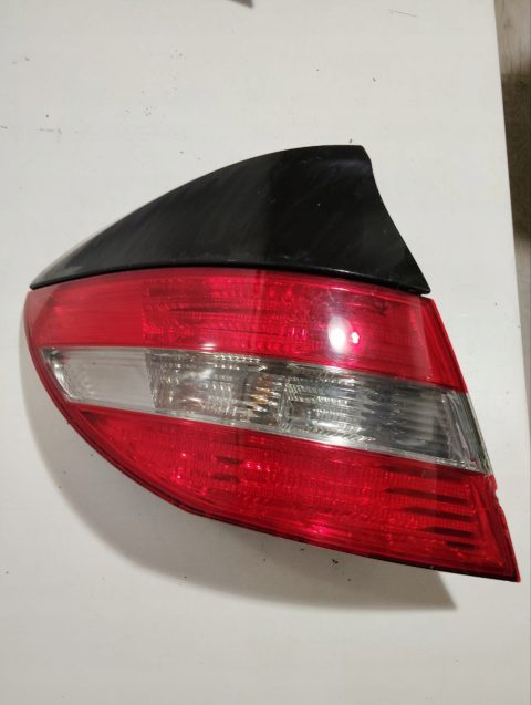 Lampa tylna lewa Mercedes C-Klasa W204