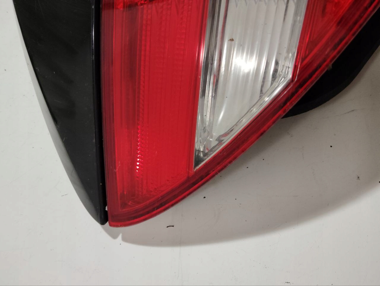 Lampa tylna lewa Mercedes C-Klasa W204 - zdjęcie 4