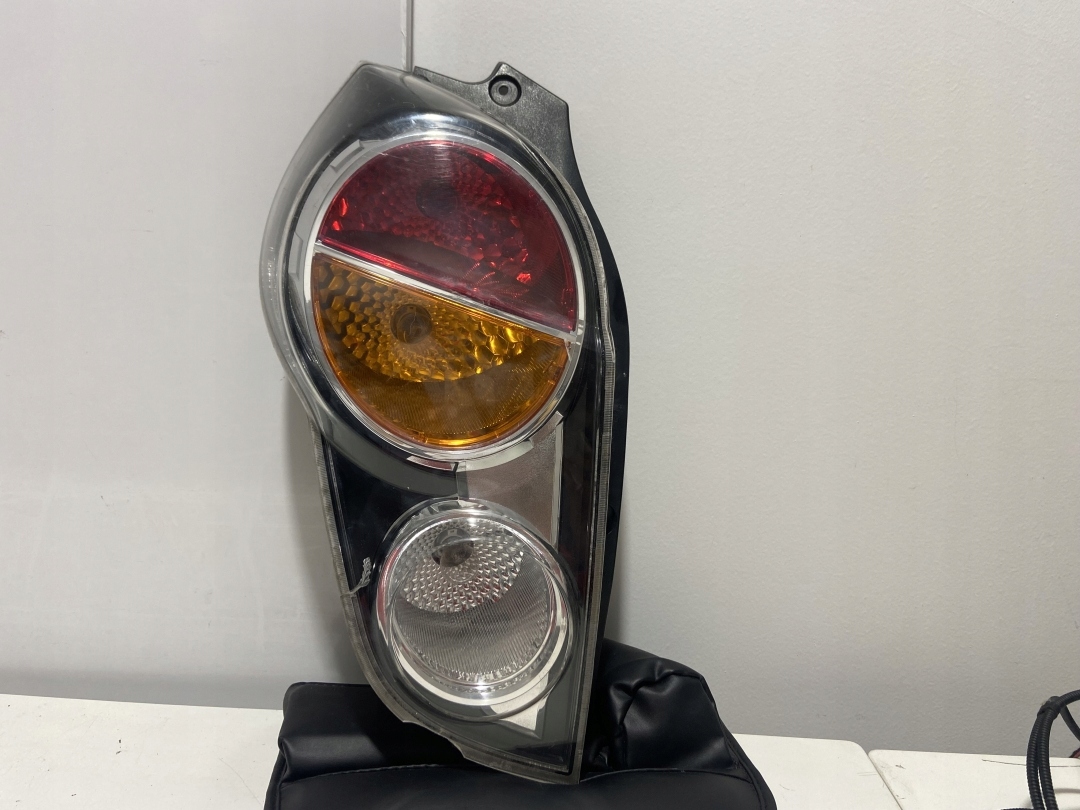 Lampa tylna lewa Chevrolet SPARK M300 II 1.0 b 12R 5D