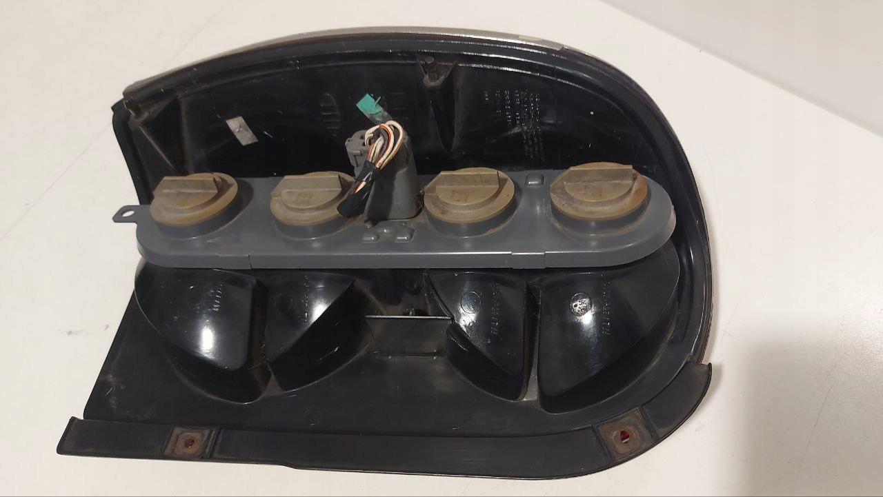 Lampa tylna lewa Range Rover III L322 - zdjęcie 4