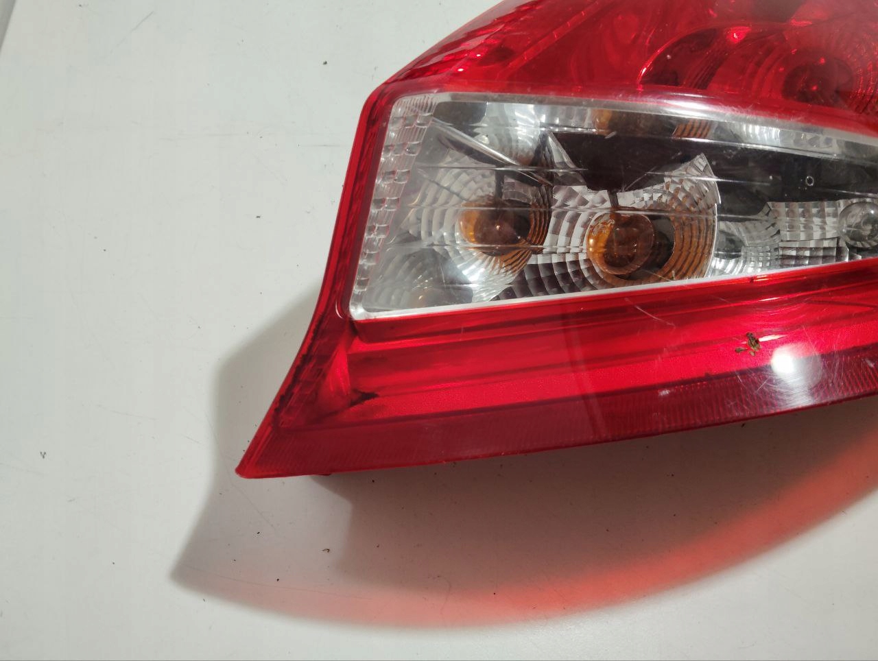 Lampa tylna prawa Ford Fiesta strona - zdjęcie 2