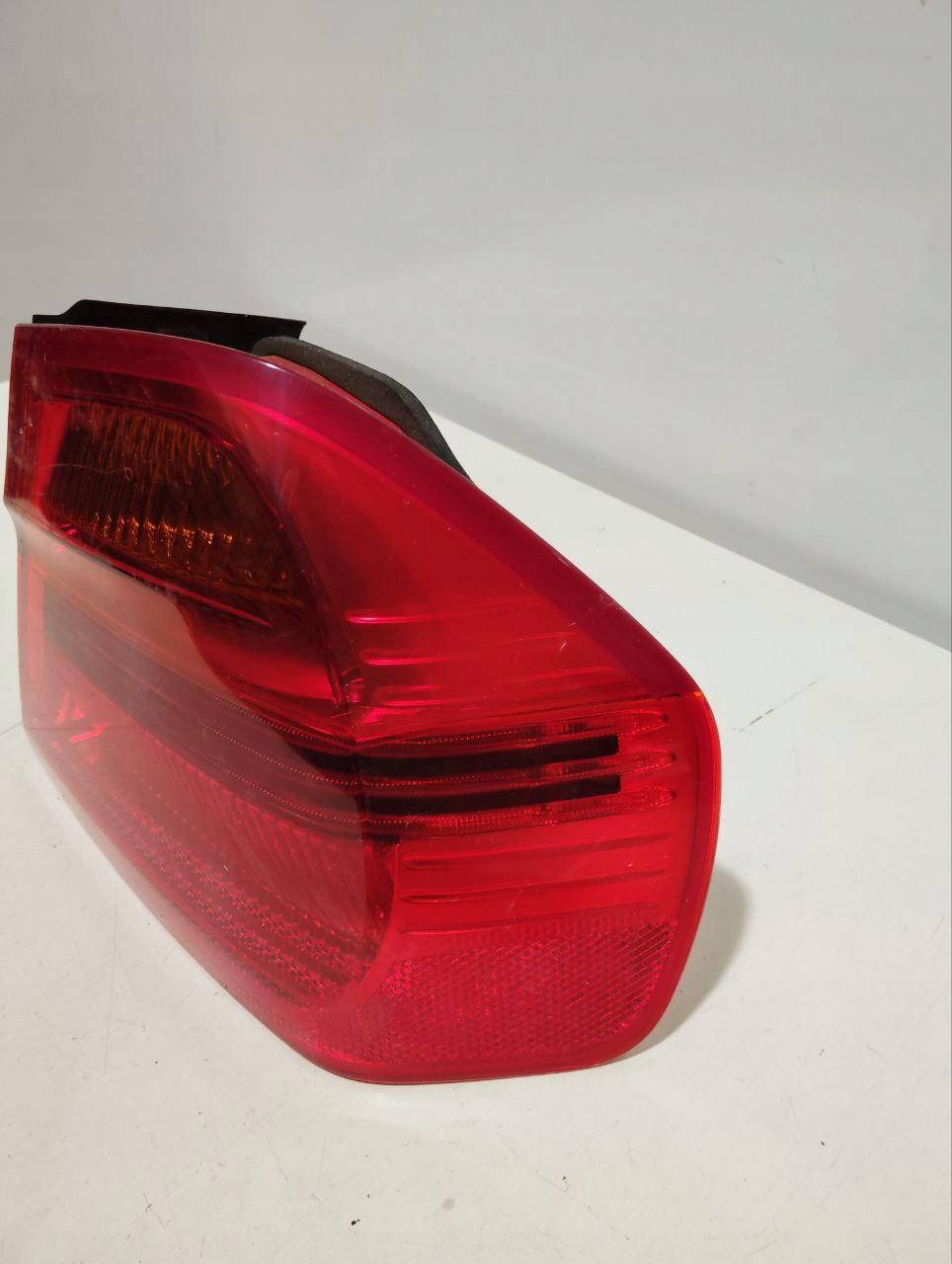 Lampa tylna prawa BMW E90 - zdjęcie 3
