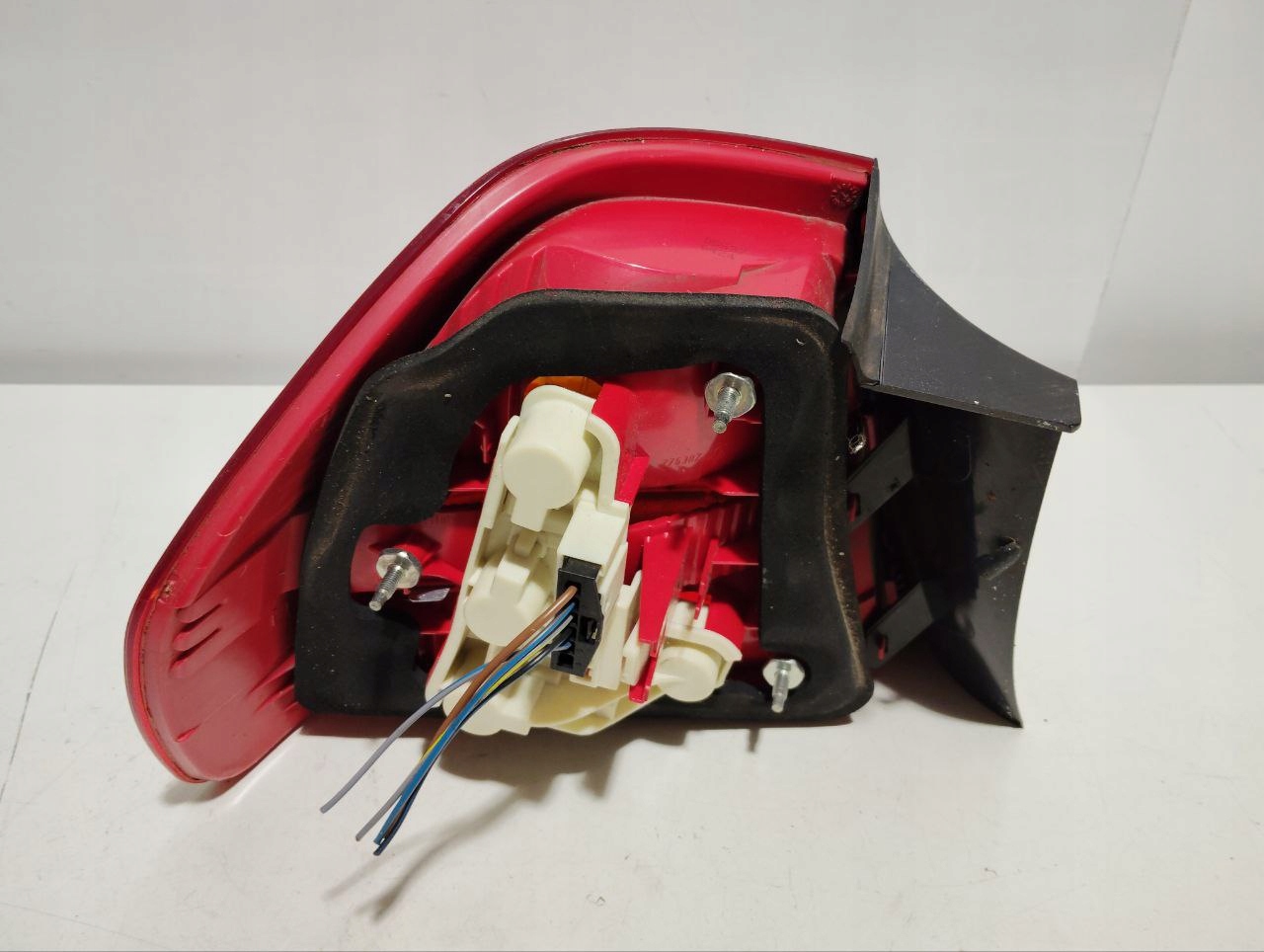 Lampa tylna prawa BMW E90 - zdjęcie 4