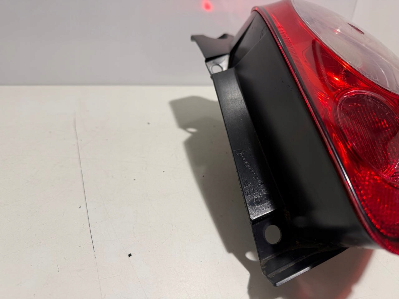 Lampa tylna prawa Ford KA MK2 2011 - zdjęcie 4
