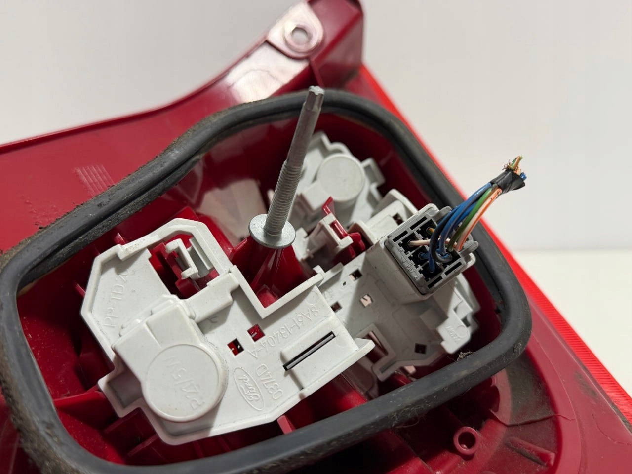 Lampa tylna prawa Ford Fiesta MK7 8A61-13404-A - zdjęcie 5