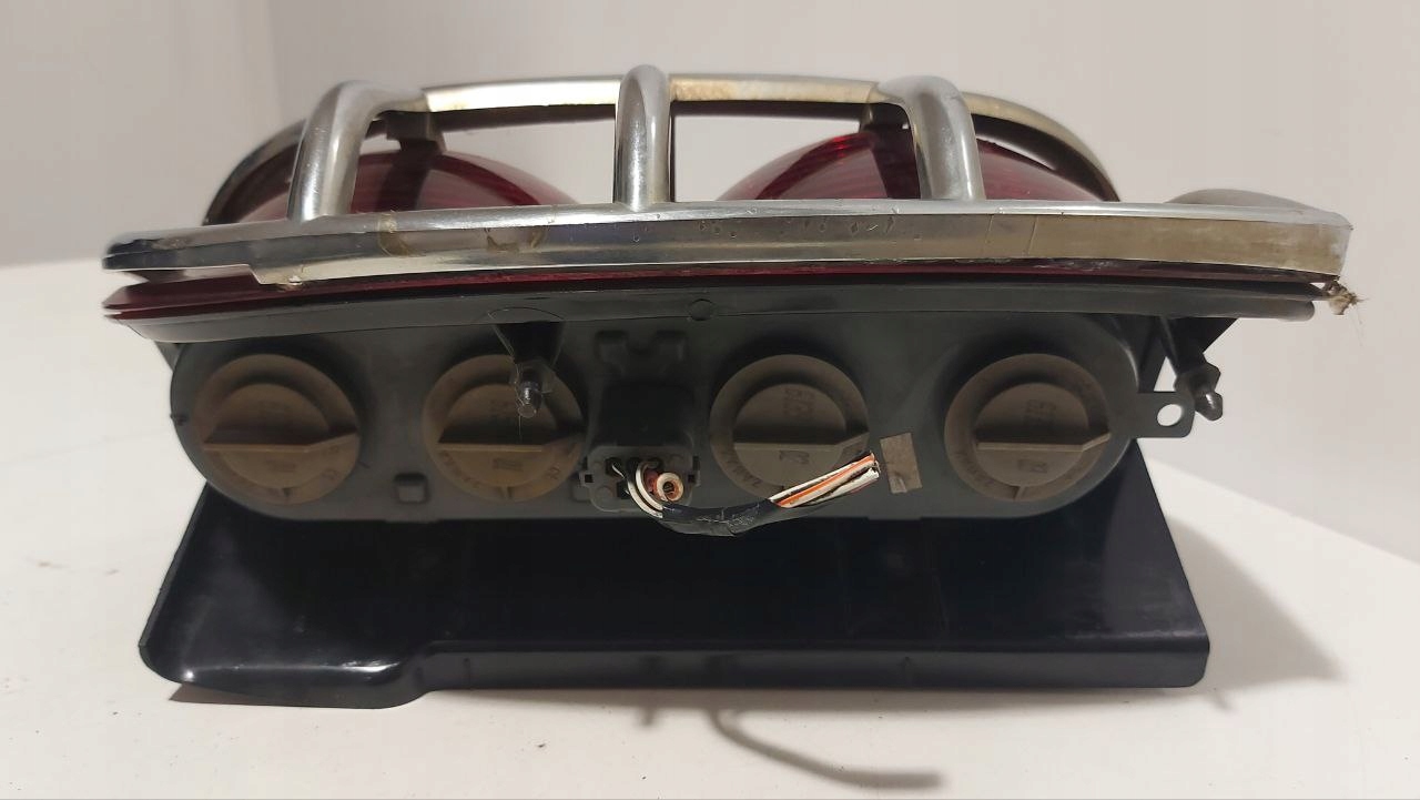 Lampa tylna prawa Range Rover L322 - zdjęcie 2