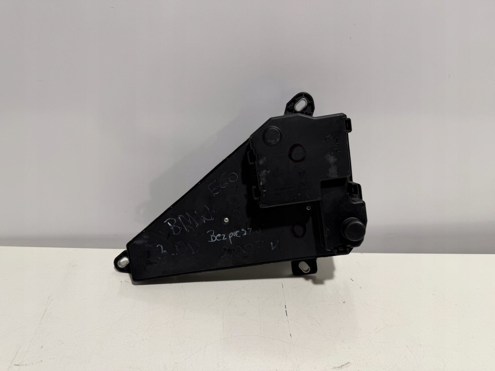 BMW E60 2007 skrzynka bezpieczników plusowy OE 6906619-01 6906619 - zdjęcie 2