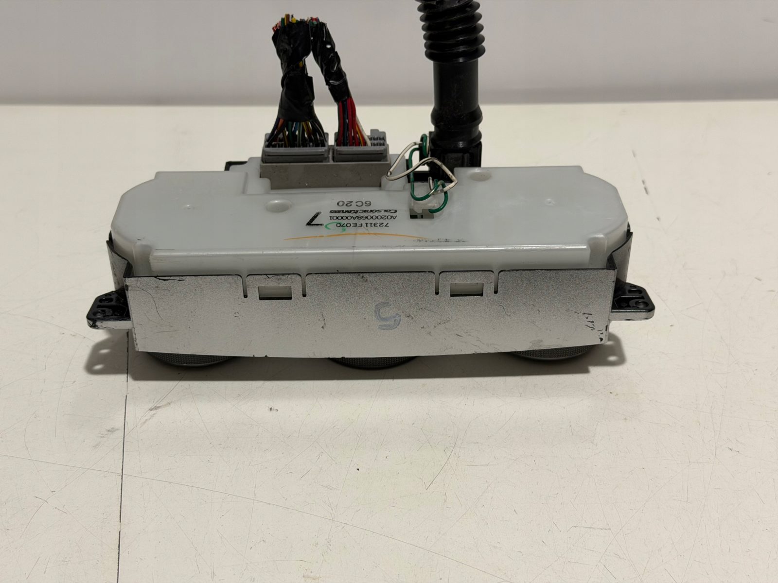Panel klimatyzacji Subaru Impreza II 2000-2007 00-07 72311FE070 - zdjęcie 4
