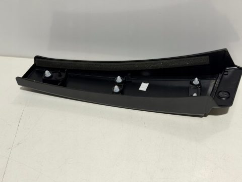 Listwa słupka b lewa LH Dacia Sandero III 2021- 1.0 TCE 768191080R