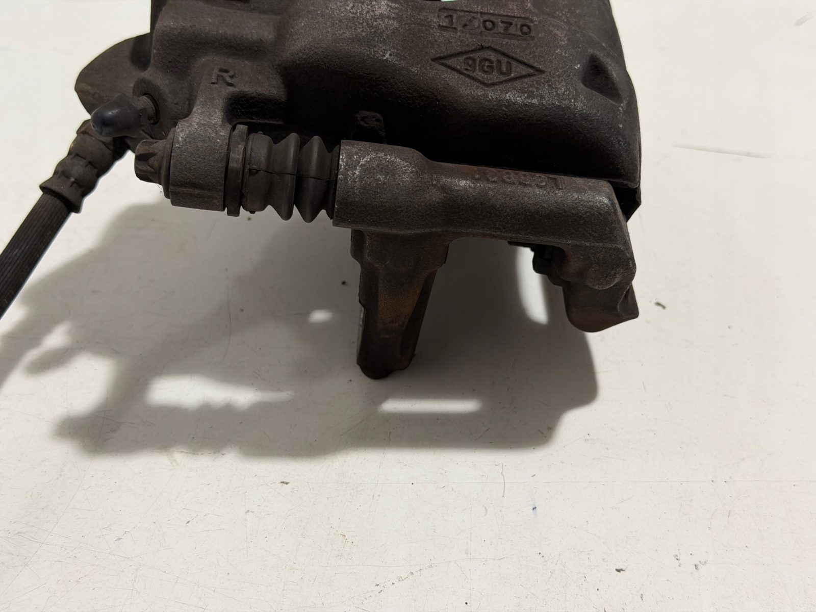 Zacisk hamulcowy prawy przód Dacia Sandero III 1.0 TCE 2021 410005595R - zdjęcie 9