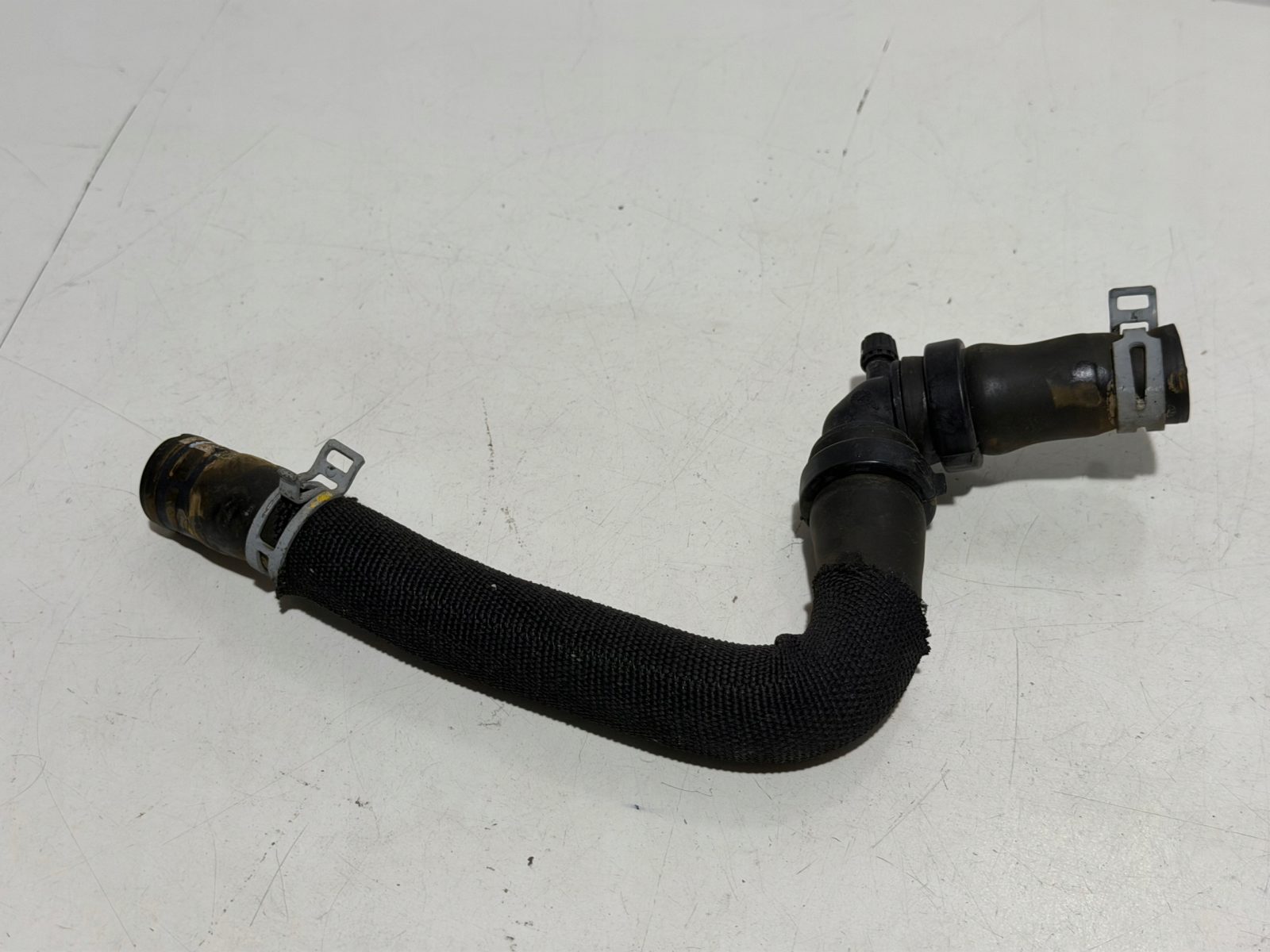 Przewód wody chłodzenia Dacia Sandero III 1.0 TCE 924102077R