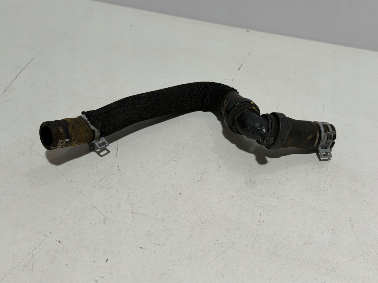 Przewód wody chłodzenia Dacia Sandero III 1.0 TCE 924102077R - zdjęcie 2