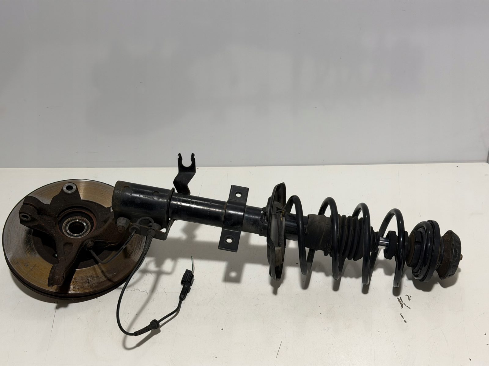 Zwrotnica amortyzator komplet prawa Dacia Sandero III TCE 21R 543022129R