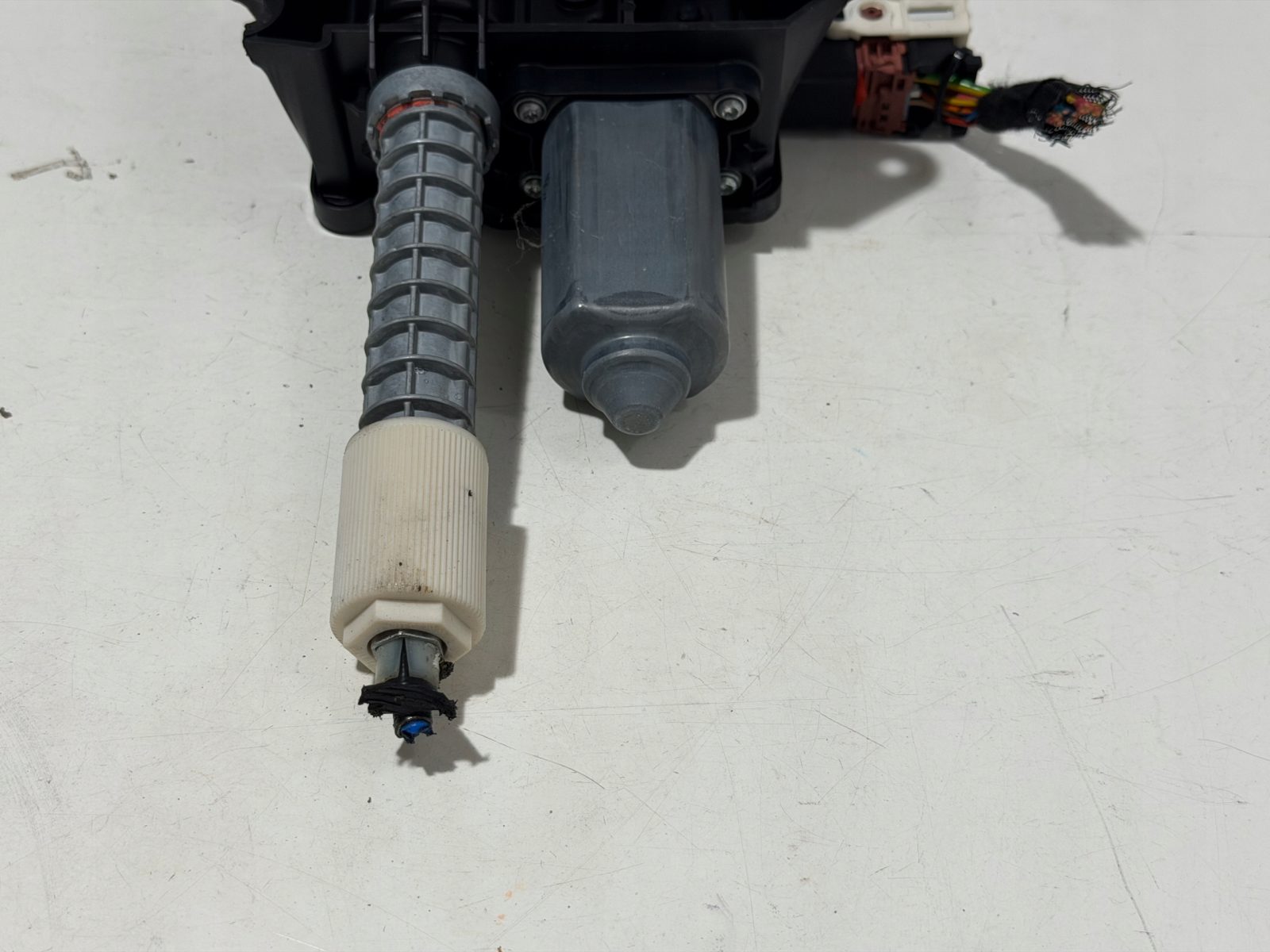 Mechanizm silniczek elektryczny hamulec ręczny EPB Peugeot 5008 9673081580 - zdjęcie 6