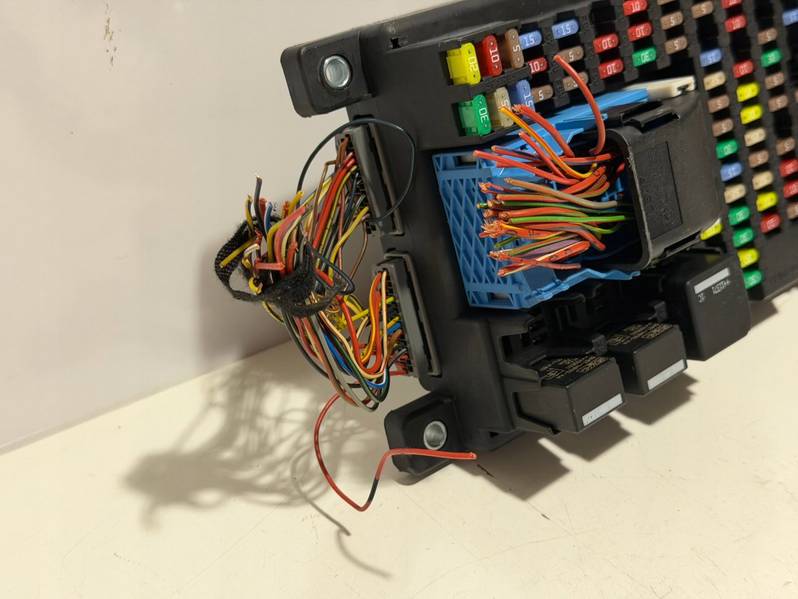 Skrzynka bezpieczników Junction Box Range Rover Vogue L322 BH4214F041AA - zdjęcie 2