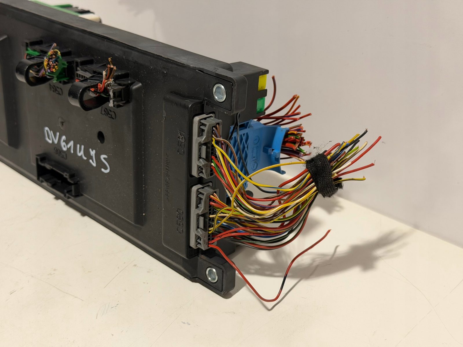 Skrzynka bezpieczników Junction Box Range Rover Vogue L322 BH4214F041AA - zdjęcie 4