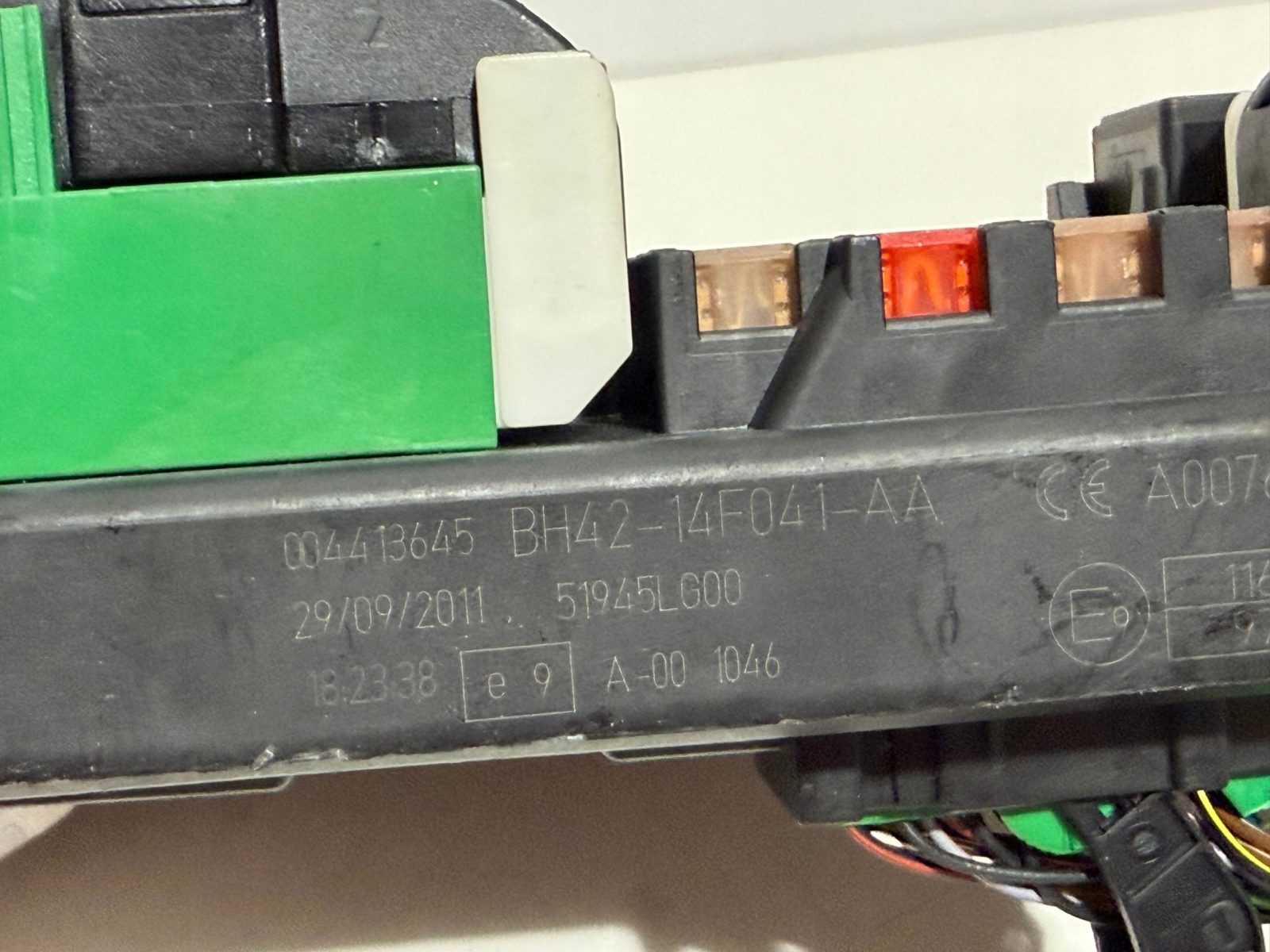 Skrzynka bezpieczników Junction Box Range Rover Vogue L322 BH4214F041AA - zdjęcie 6