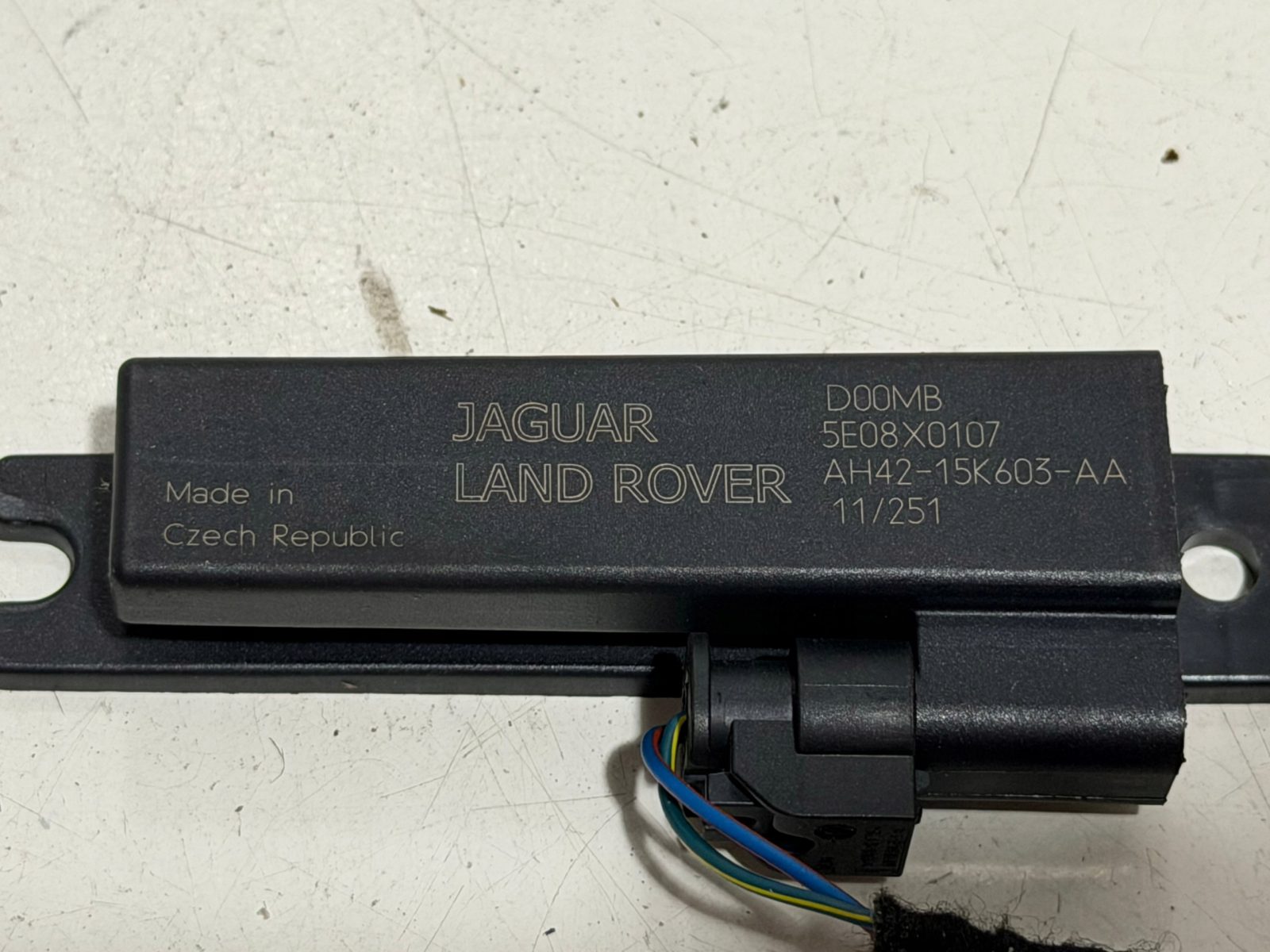 Wzmacniacz anteny wewnętrznej Land Rover AH4215K603AA - zdjęcie 2