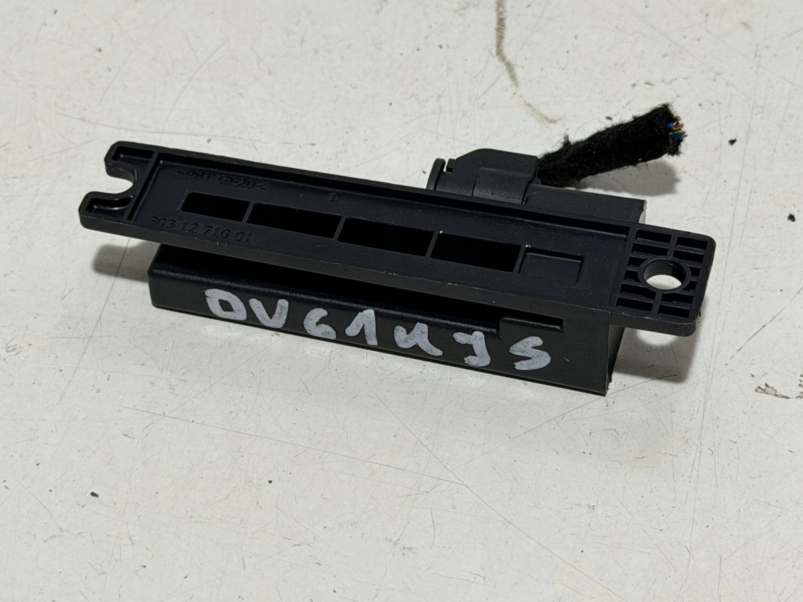 Wzmacniacz anteny wewnętrznej Land Rover AH4215K603AA - zdjęcie 3