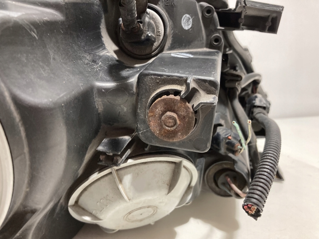 Toyota Avensis T25 lampa lewa przód RHD H279AL-DE HAL Koito używana - UK - zdjęcie 7