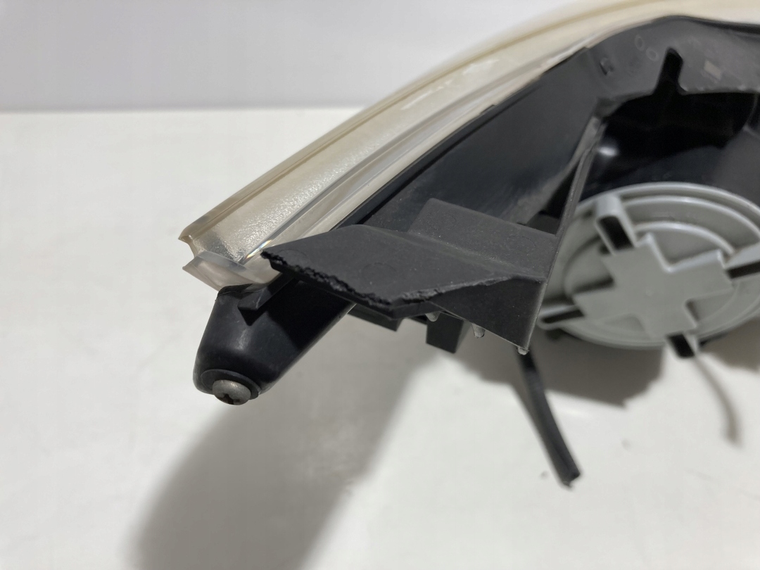 Toyota Avensis T25 lampa lewa przód RHD H279AL-DE HAL Koito używana - UK - zdjęcie 8