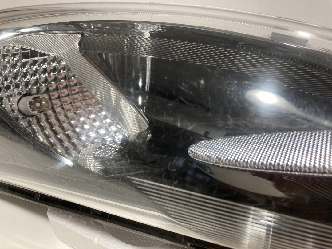 Lampa przednia prawa Nissan Juke FACM0120000UK - zdjęcie 9