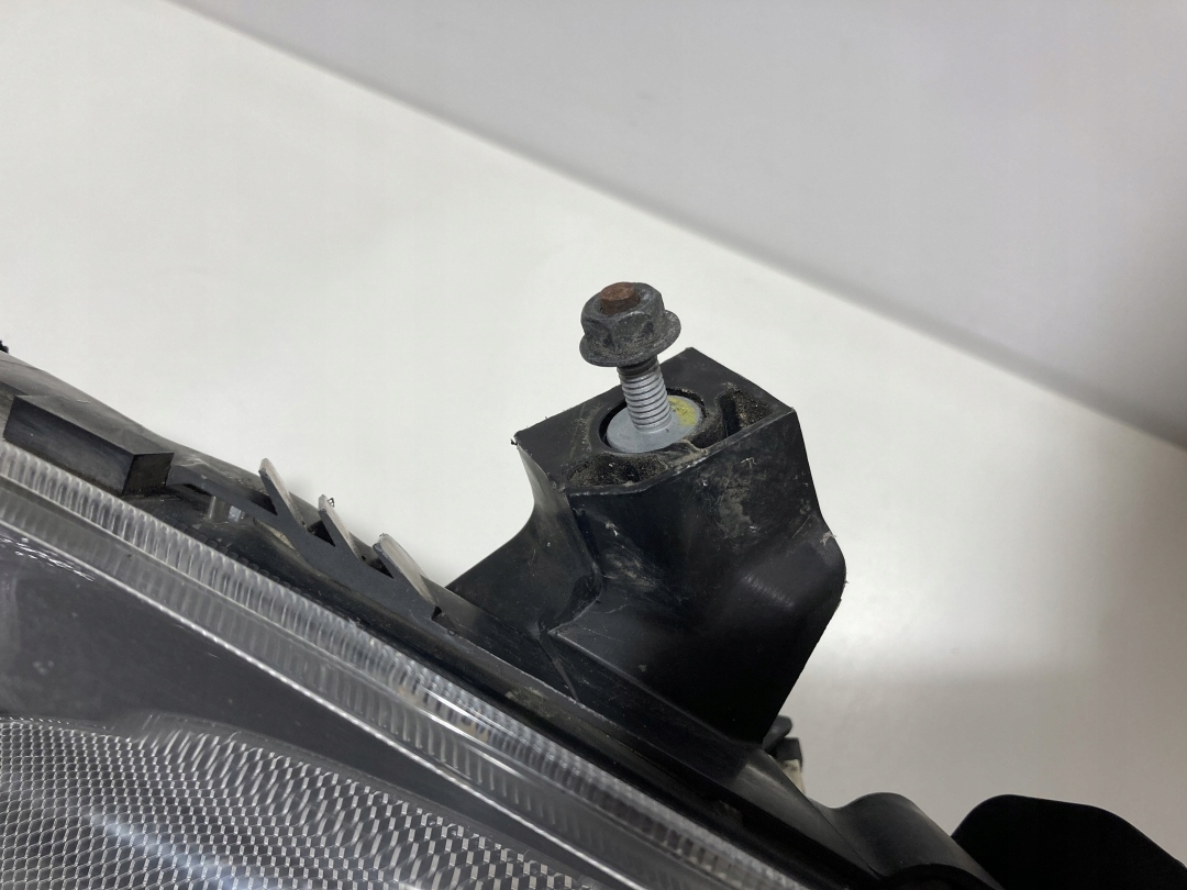 Lampa przednia prawa Nissan Juke FACM0120000UK - zdjęcie 12