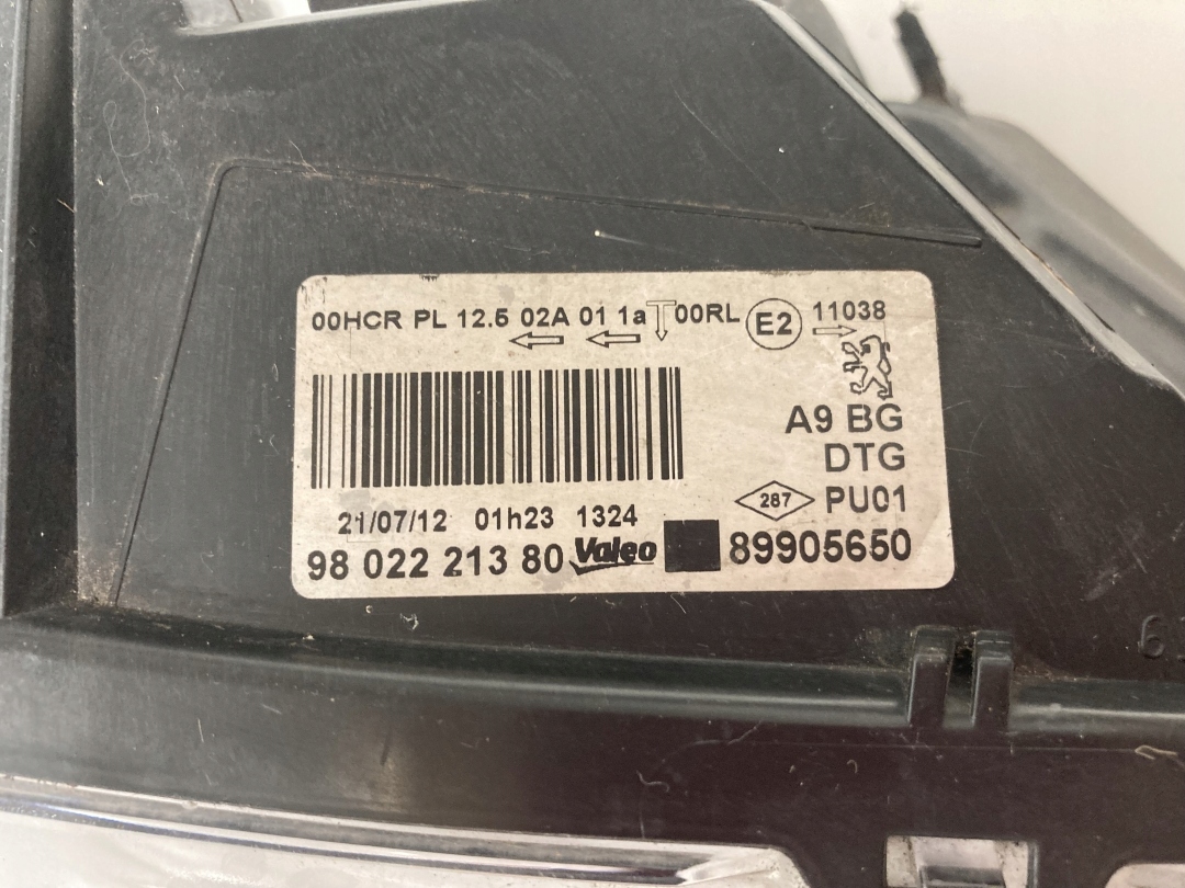 Lampa samochodowa prawa przednia PEUGEOT 9802221380 UK - zdjęcie 3