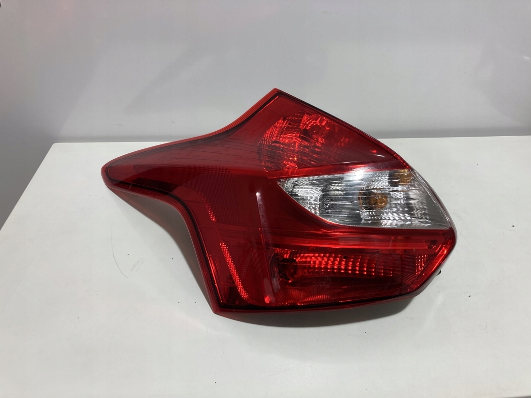 Lampa tylna lewa Ford Focus rok 2013