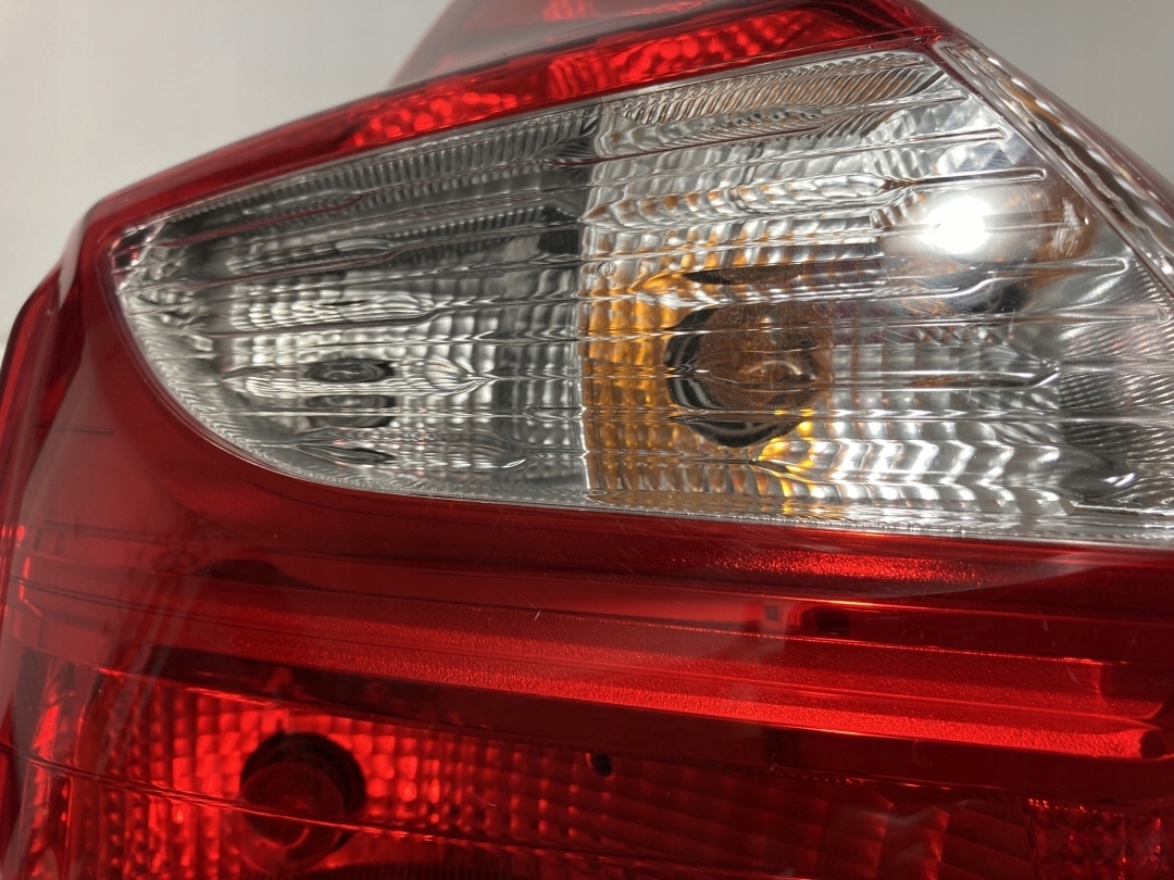 Lampa tylna lewa Ford Focus rok 2013 - zdjęcie 6