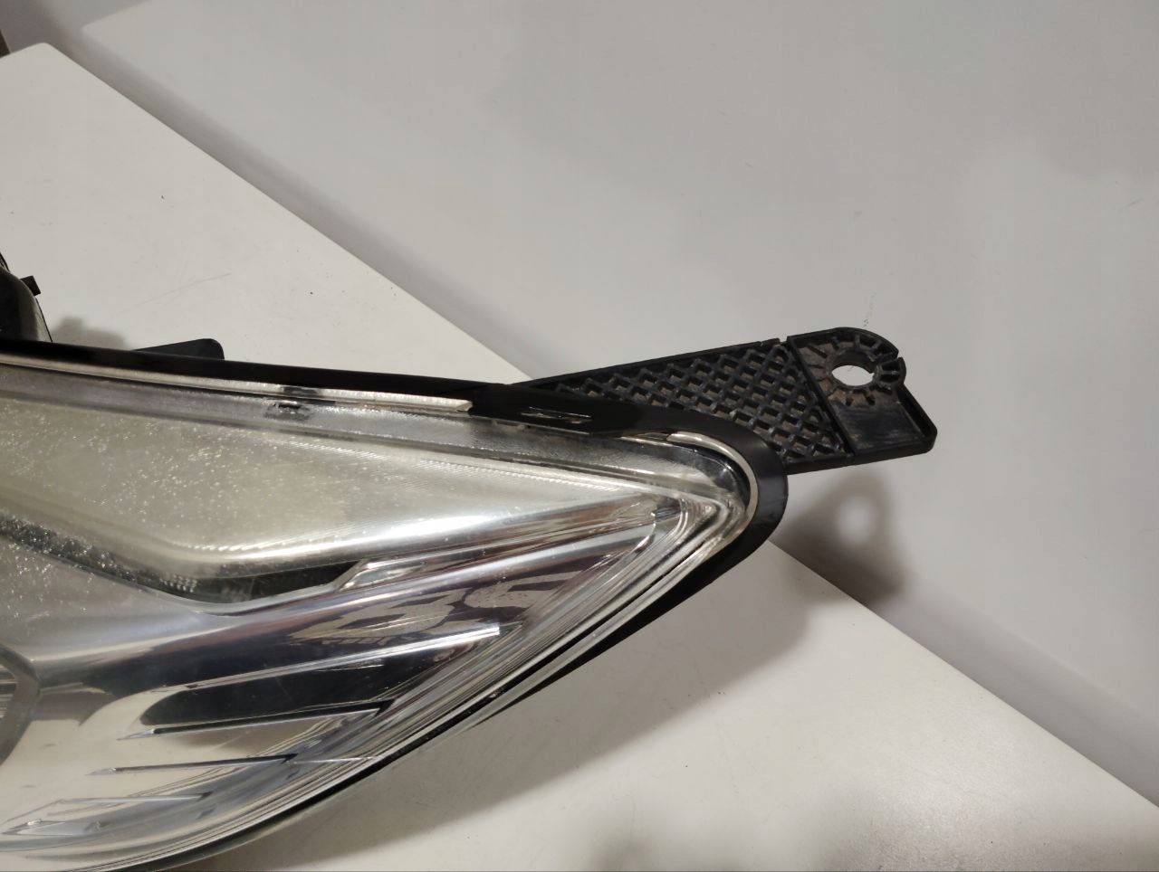 Lampa lewa Ford Focus MK3 11-14 Bi-Xenon, wersja statyczna bez (AFS) - zdjęcie 2