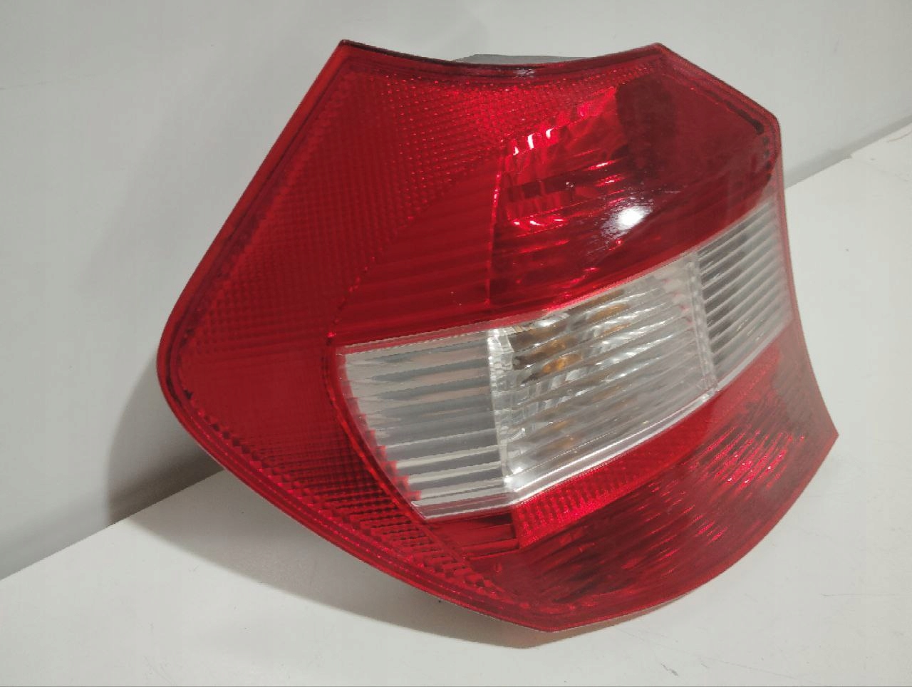 Lampa tylna lewa BMW 1 E87 2007–2011 zewnętrzna - zdjęcie 2