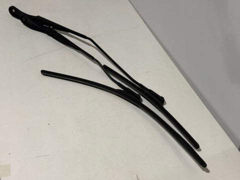 RAMIONA WYCIERACZEK PRZOD KOMPLET ORYGINAL DACIA SANDERO III 2021 ANGLIK